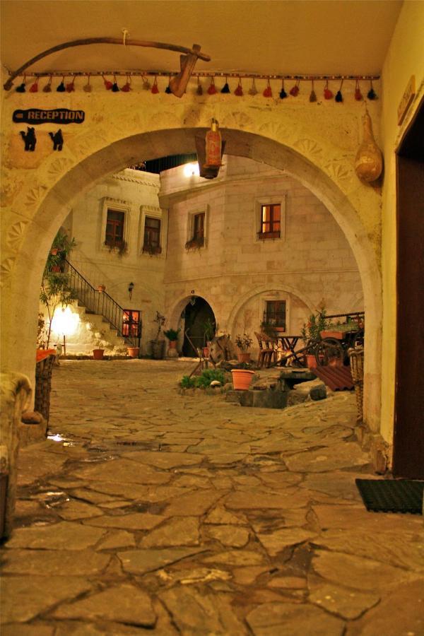 Caravanserai Cave Hotel Göreme Exterior photo