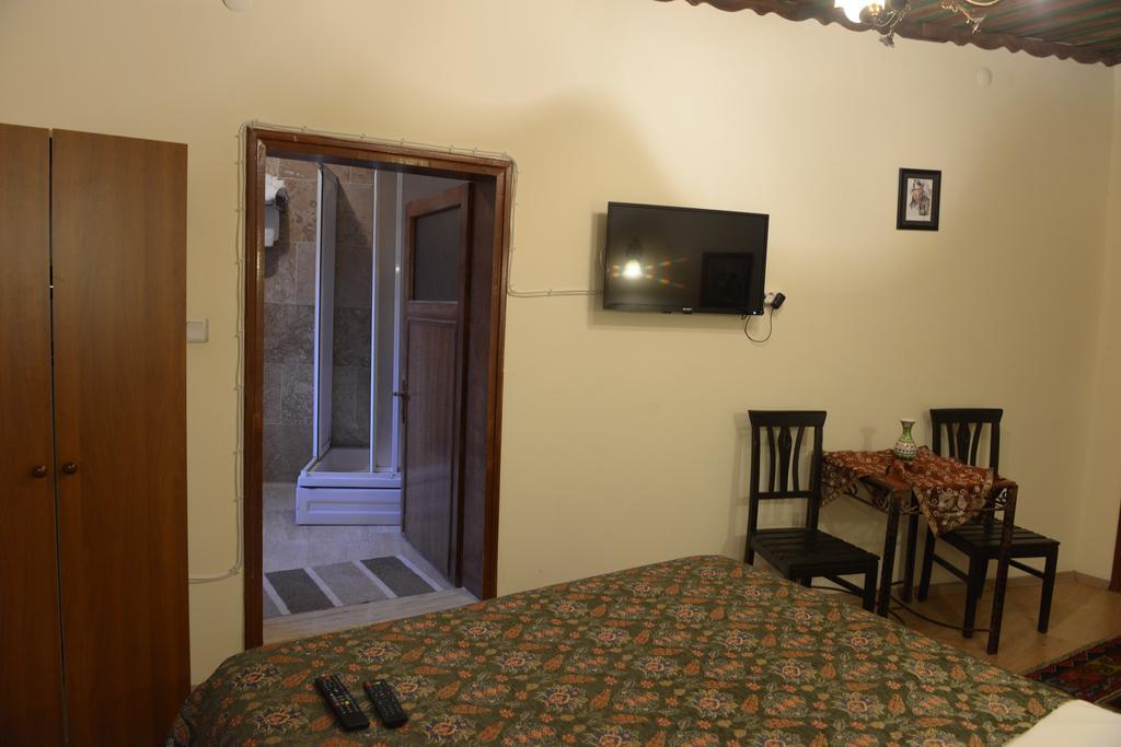 Caravanserai Cave Hotel Göreme Exterior photo