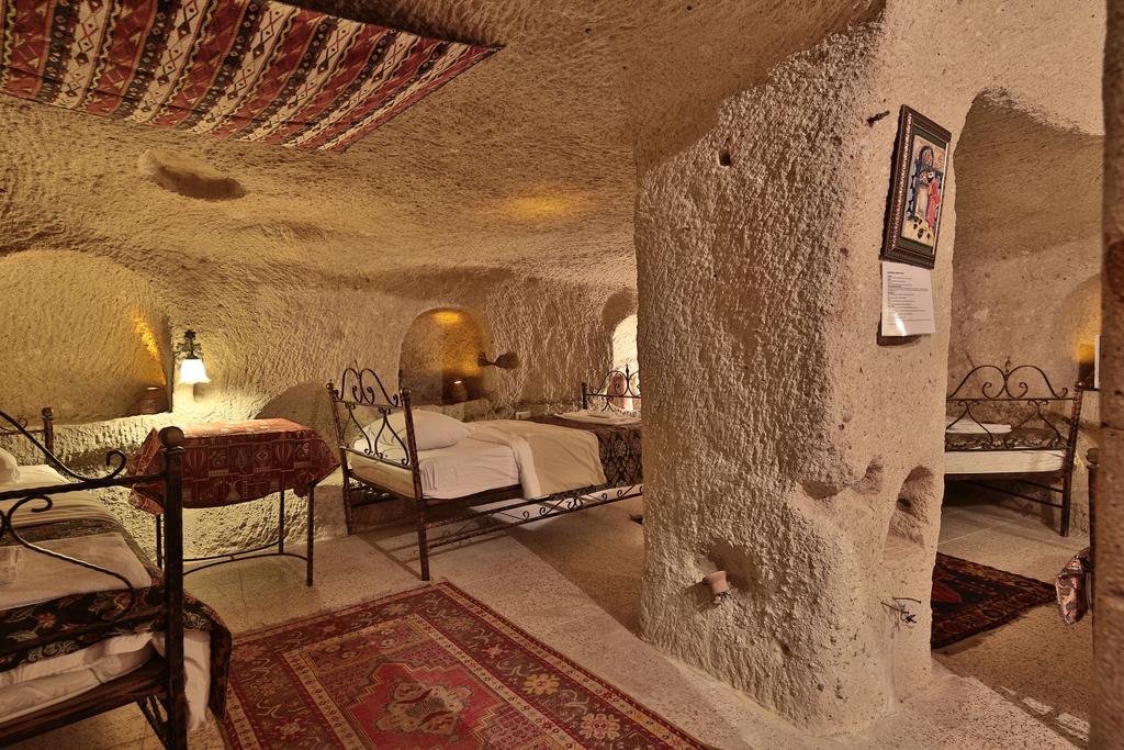 Caravanserai Cave Hotel Göreme Exterior photo