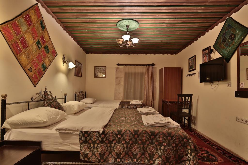 Caravanserai Cave Hotel Göreme Exterior photo
