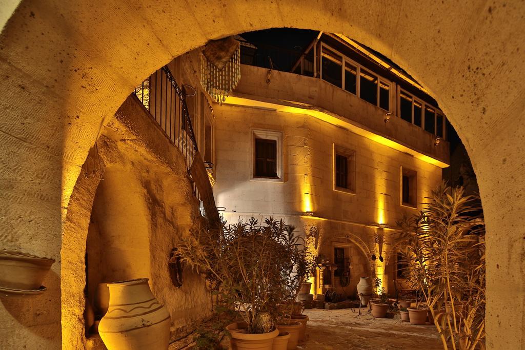 Caravanserai Cave Hotel Göreme Exterior photo