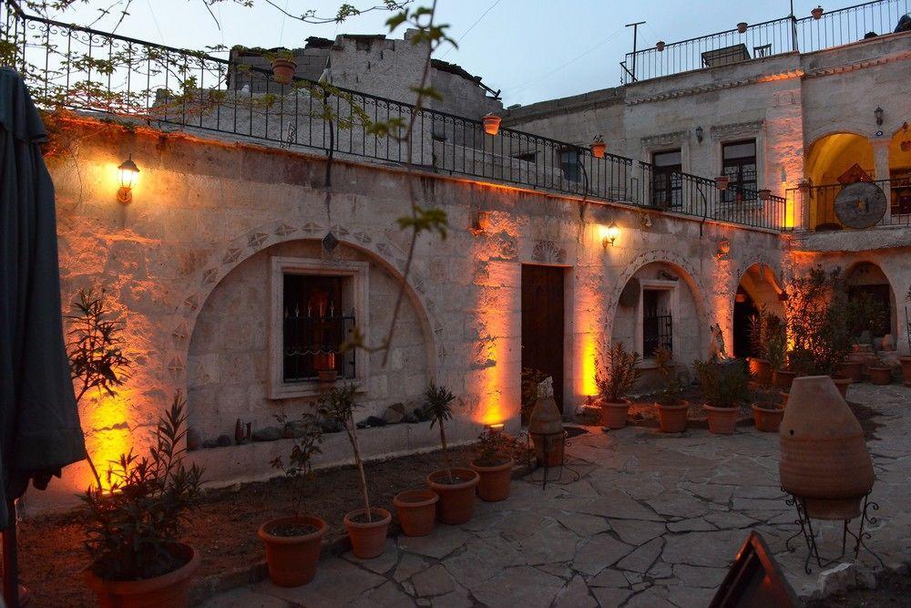 Caravanserai Cave Hotel Göreme Exterior photo