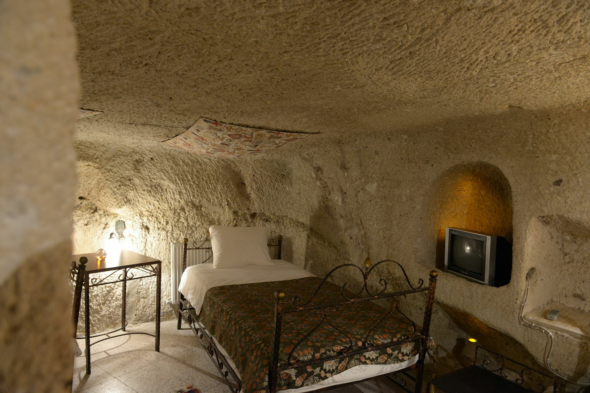 Caravanserai Cave Hotel Göreme Exterior photo
