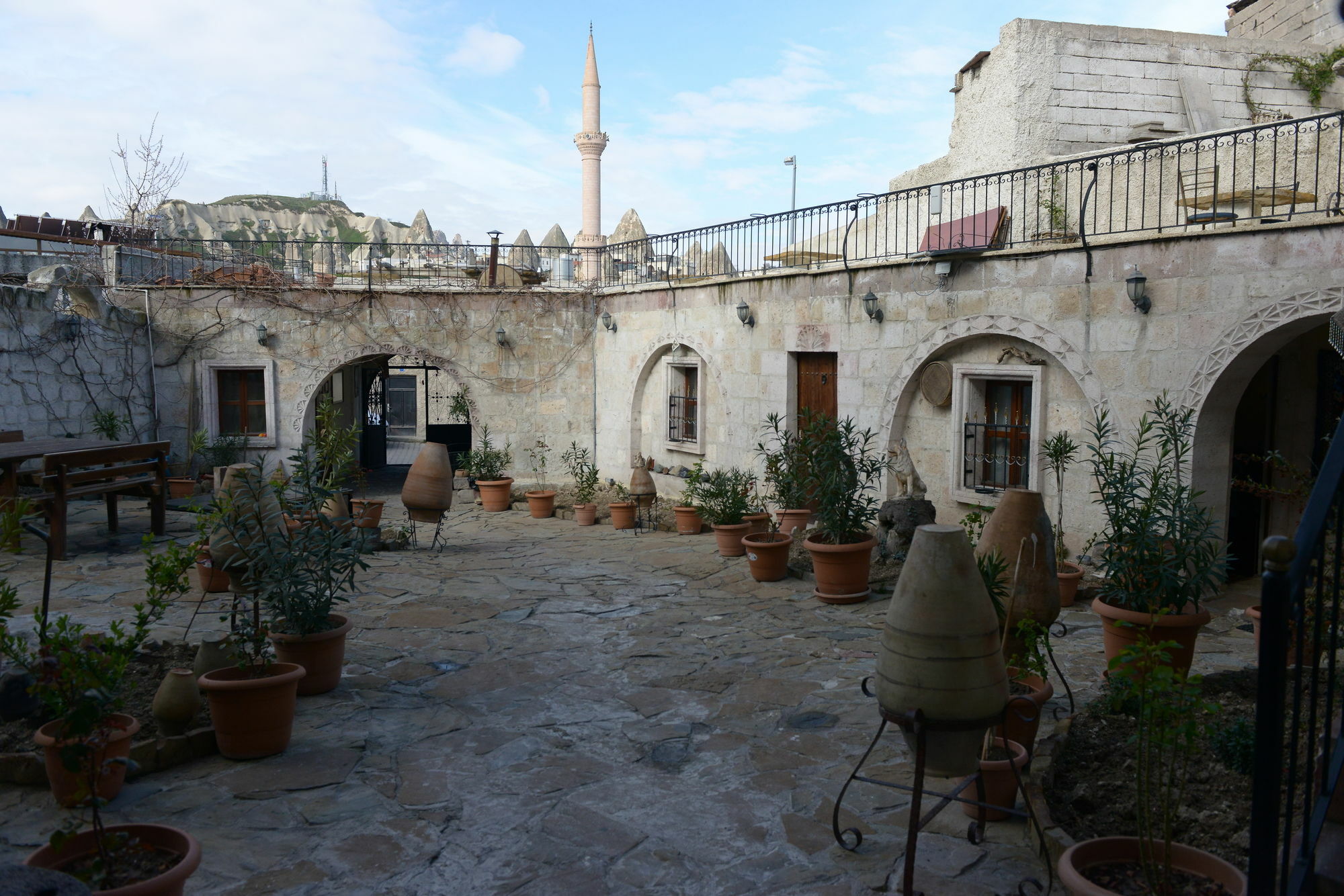 Caravanserai Cave Hotel Göreme Exterior photo