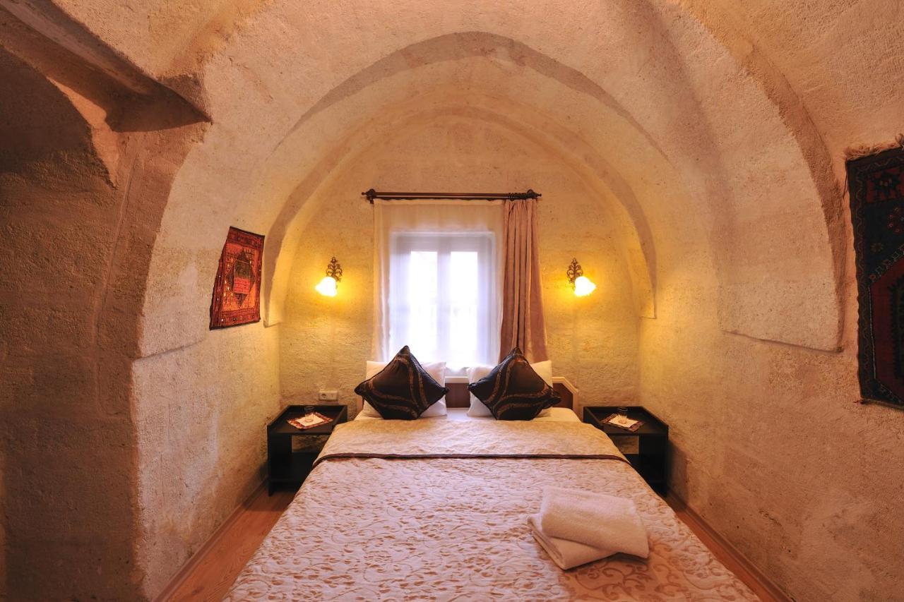 Caravanserai Cave Hotel Göreme Exterior photo
